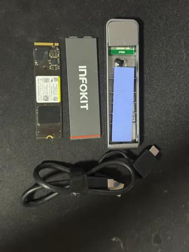 Ssd 512gb + case usb