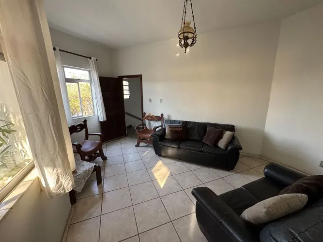 Casa de 4 quartos e 06 vagas no Dona Clara - região do Jaraguá