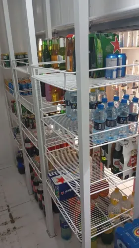 Distribuidora de bebidas com câmera fria e estoque