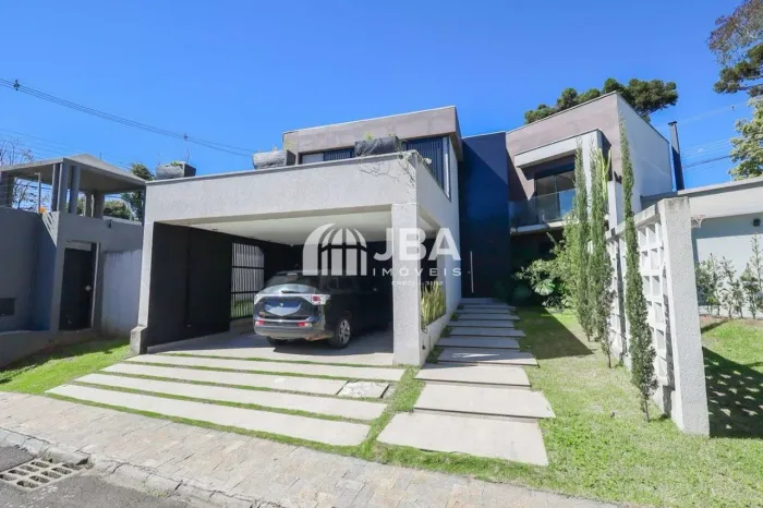 CASA COM 3 SUITES PRÓXIMO DO PARQUE TANGUÁ
