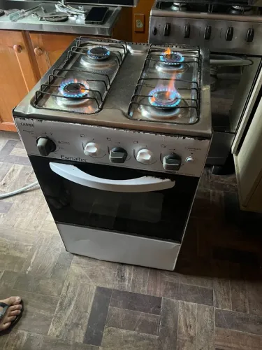 Vendo fogão usado com marcas de uso 