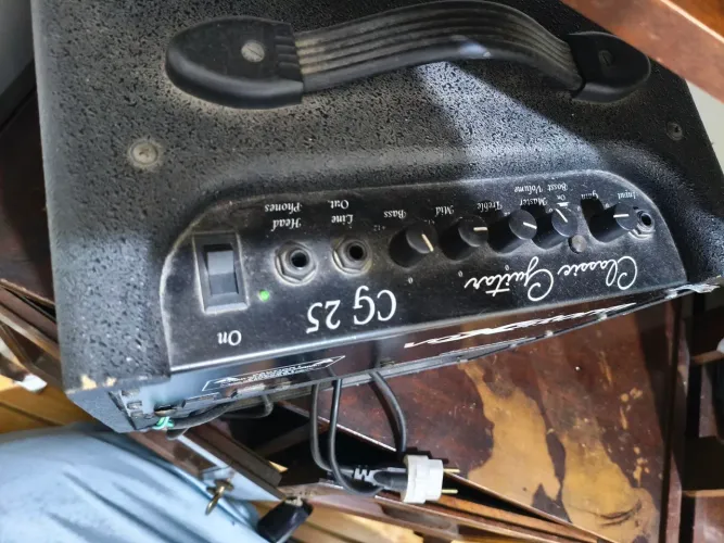 Cubo pequeno para guitarra