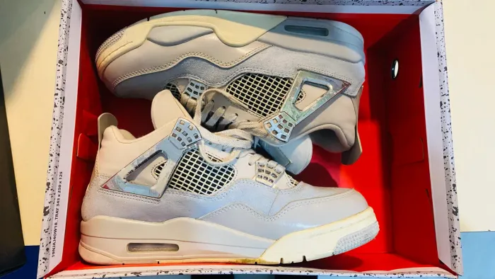 TÊNIS AIR JORDAN 4 RETRO
