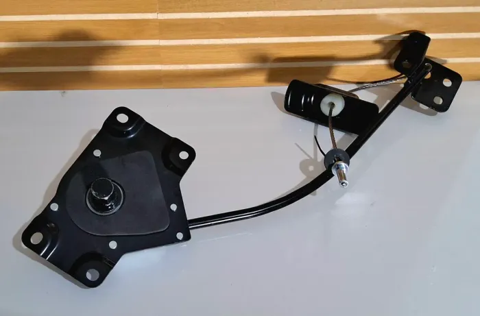 Suporte com Catraca do Estepe modelo SUVs da linha Hyundai Santa Fé e Kia Sorento.