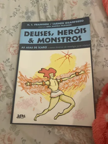 vendo livro Deuses, heróis e monstros