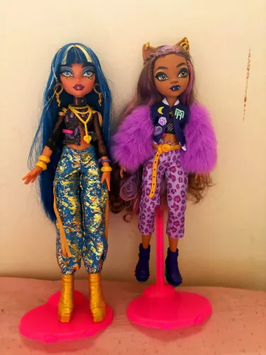 Clawdeen Wolf e Cléo de Nile- Monster High