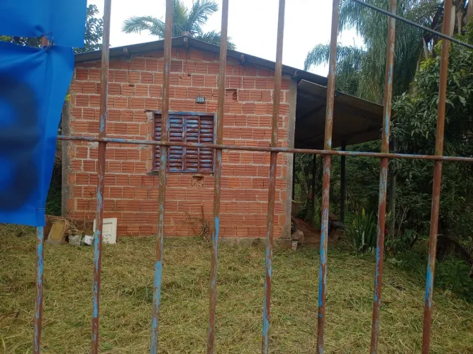 Vende-se terreno de mil metros
