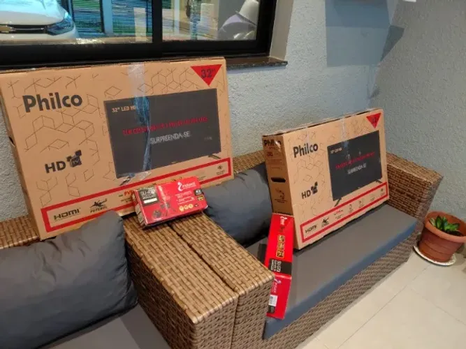 KIT COM 2 TVs PHILCO 32" - 1 SEMANA DE USO - NA CAIXA