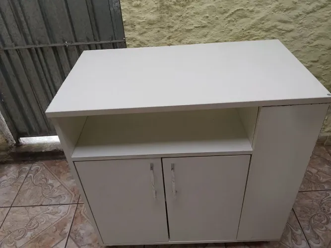 vende se um armário de cozinha pequeno 