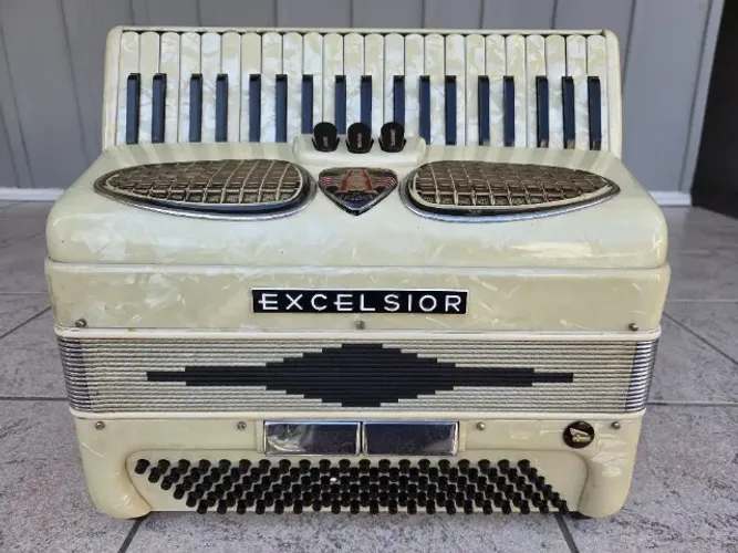 Acordeon Excelsior Branca 120 baixos reduzida