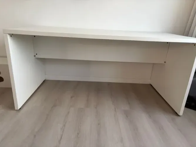 Mesa de escritório branca