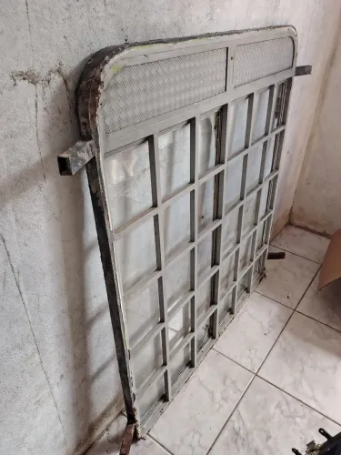 Vende-se Pia e Janelas