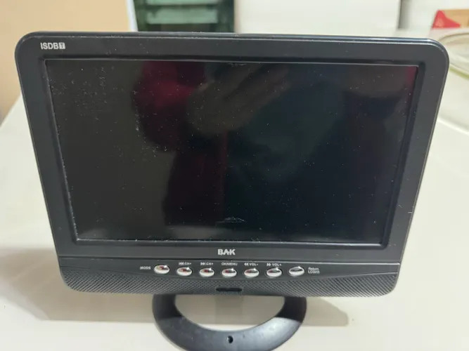 Vendo uma TV portátil pequena em ler 7 polegada 