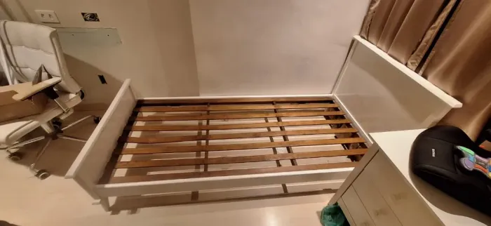 Cama solteiro branca