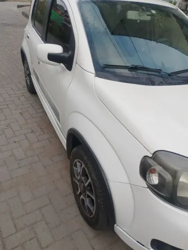 Fiat Uno Sporting 1.4 EVO Fire Flex 8V 4P 2013