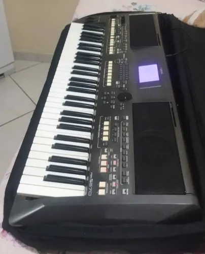 TECLADO YAMAHA PSR s670