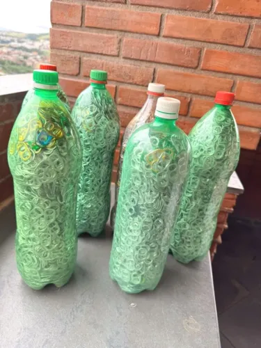 6x Garrafas Pet com Lacres de latinhas em Alumínio