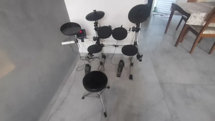 Vendo ou troco - Bateria eletrônica Medeli DD402