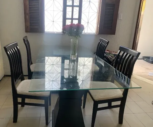 Mesa de jantar com 6 cadeiras