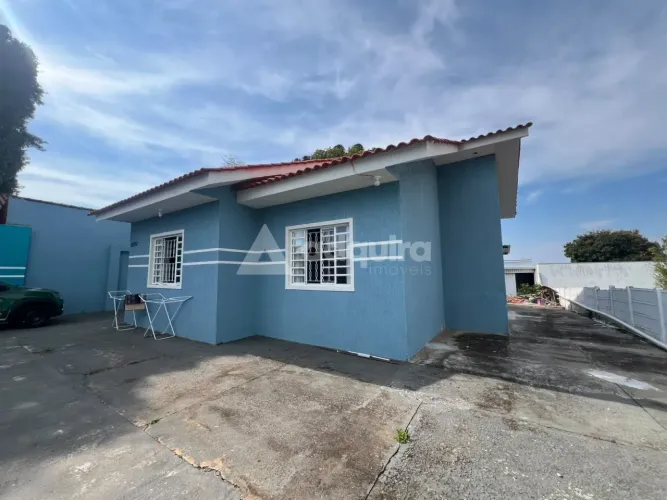 Casa com barracão na Região de Uvaranas