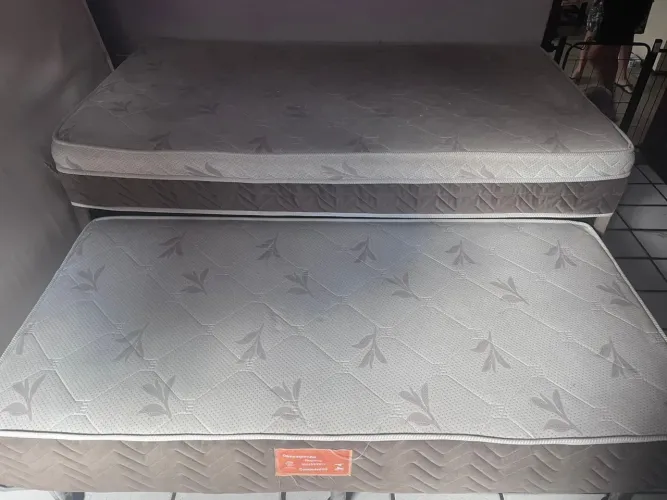 Cama solteirão com auxiliar