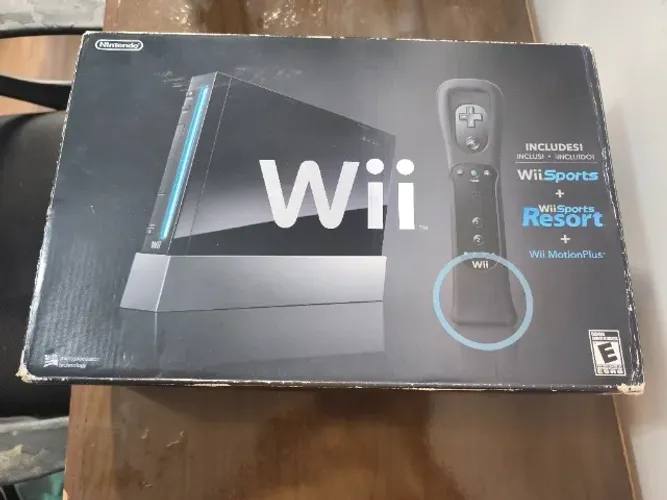 Nintendo Wii completo com caixa, controles e acessórios