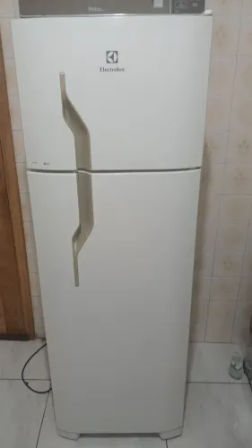 Vendo geladeira não ta gelando so pra reutilizar as peças 