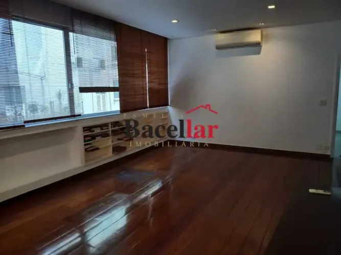 Apartamento : / Residencial / Lagoa