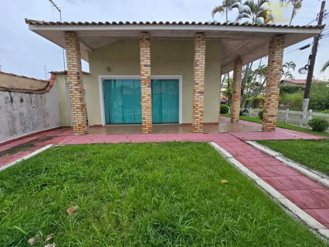 Casa bem localizada a 600 metros da praia!