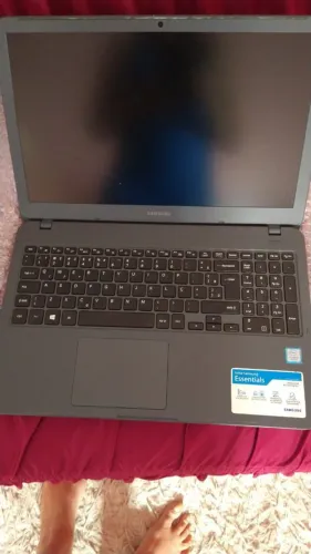 Vende se esse notebook novo na caixa muito bom