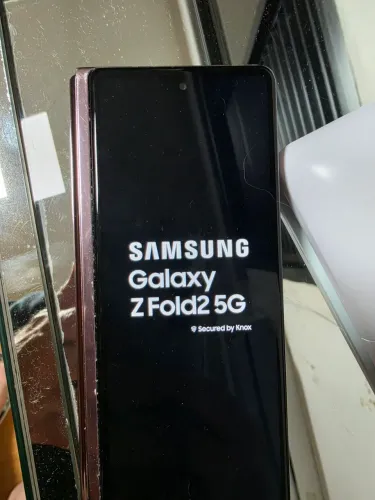 Samsung galaxy z fold 2 com problema na tela central 