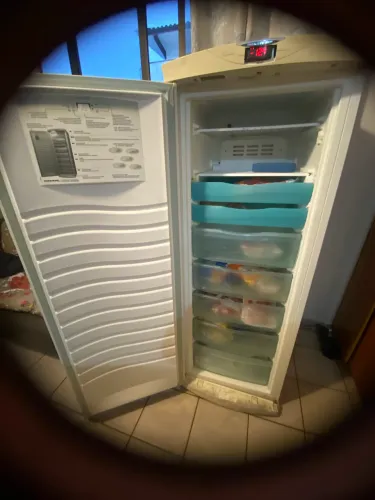 Vendo freezer gela muito bem em ótimo estado