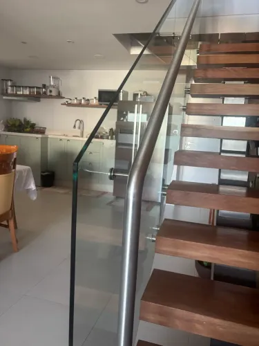 Corrimão para peito vidro com inox