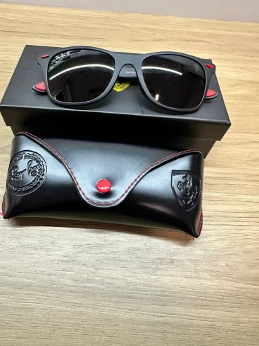 Óculos Ray-Ban | Ferrari Pouco usado