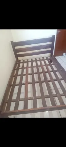 cama de casal de madeira