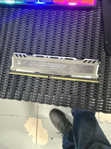 Memória Ddr4 2 unidades cada uma a 450