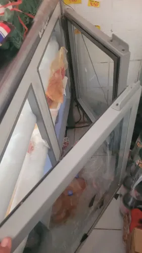 Vendo um freezer refrigerador orizontal