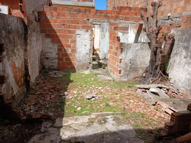 Vendo terreno com alvenaria