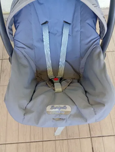 Bebê conforto conservado