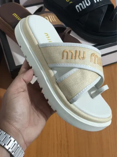 Sandália Feminina Miu Miu - Elegante, Confortável e Sofisticada 