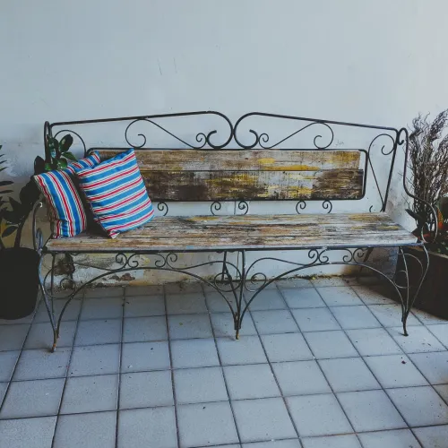 Banco de jardim rústico