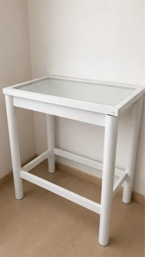 Mesa Auxiliar Branca com Tampo de Vidro - Mesa Lateral / Multiuso