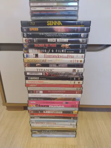 DVDs, CD,s e Blu Ray originais, filmes e músicais.