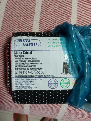 Tapete jolitex 1.40x2.00 novinho embalado, antiderrapante cor vinho