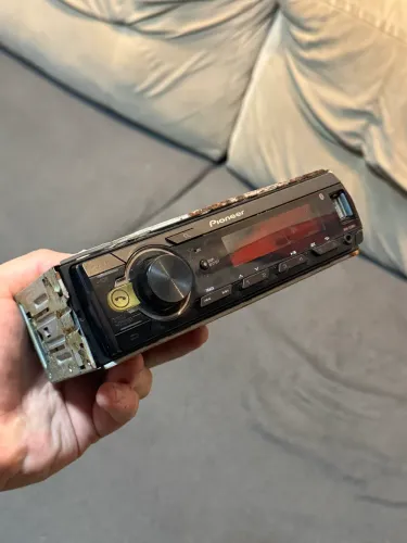 Som Pioneer MVH-S218bt Bluetooth