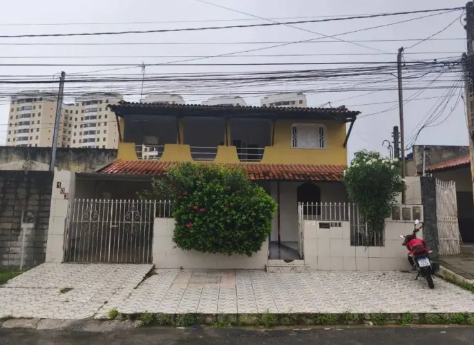 CASA EM RUA PÚBLICA - PONTO NOVO