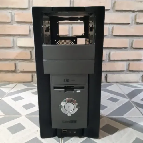 Gabinete ATX Satellite Raridade, com baia para disquete e Zip Drive