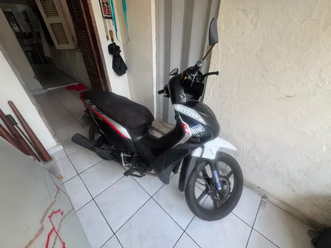 Moto Shineray,bem conservada.