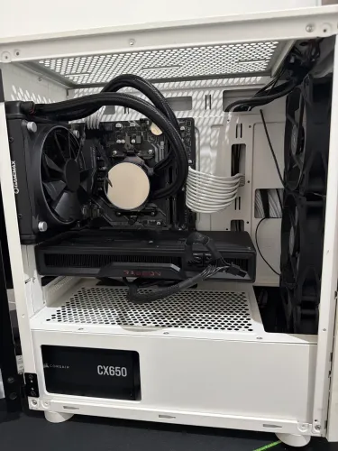 PC Gamer Ryzen 7 5800X + RX 6750 XT + 32GB + 