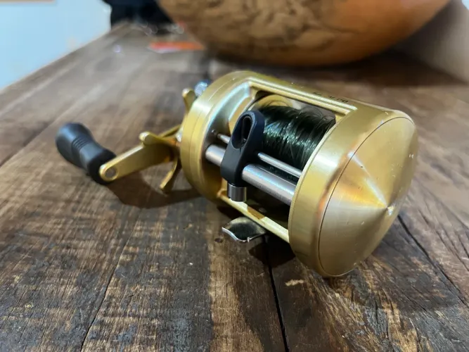 Carretilha Shimano Calcutta 400B Original - Direita - bom estado 